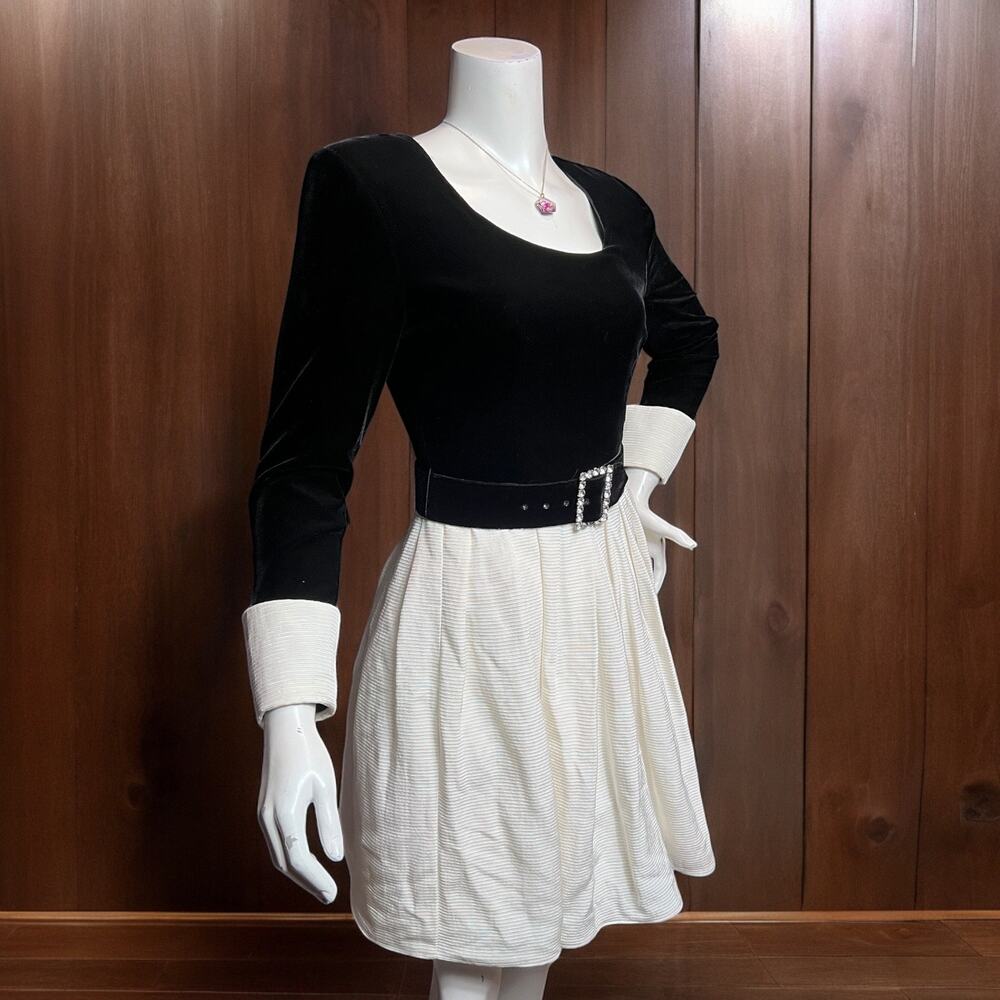 VINTAGE 80’s Skater Dress Size 6 Fit And Flare Velvet Mini Hollywood Nites